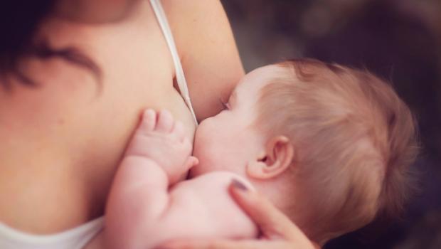 Breastfeeding while pregnant: is it safe?